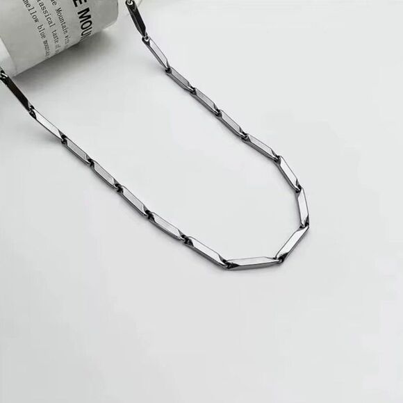 MM LaFleur Una Necklace in Silver - Picture 3 of 7